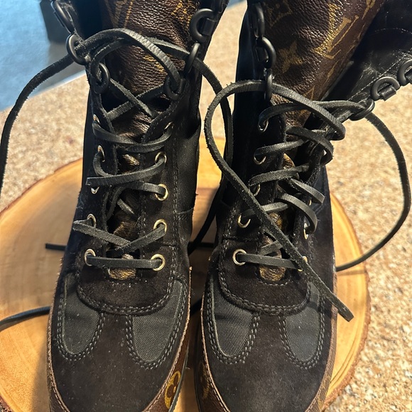 Authentic LouisVuitton Laureate Platform Desert Boot, Black 37.5, VGUC - Picture 5 of 16